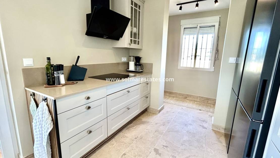 5 Zimmer Villa zu verkaufen in La Zenia mit Pool - 840.000 € (Ref: 9941263)