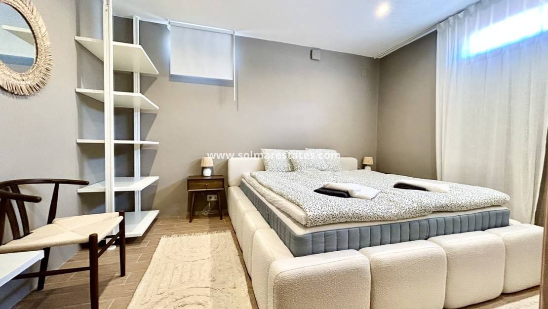 5 Zimmer Villa zu verkaufen in La Zenia mit Pool - 840.000 € (Ref: 9941263)