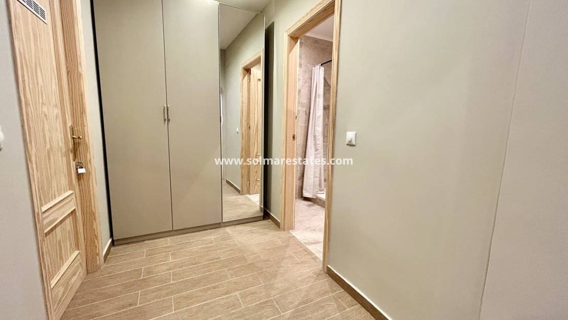 5 Zimmer Villa zu verkaufen in La Zenia mit Pool - 840.000 € (Ref: 9941263)