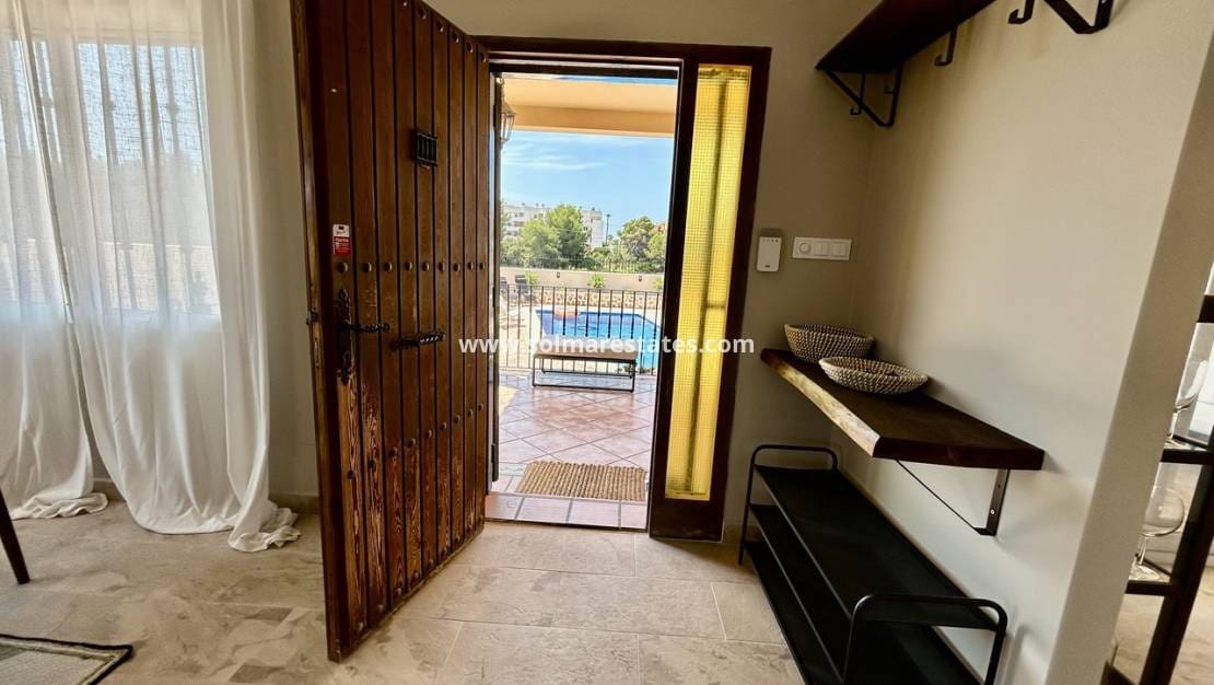 5 Zimmer Villa zu verkaufen in La Zenia mit Pool - 840.000 € (Ref: 9941263)