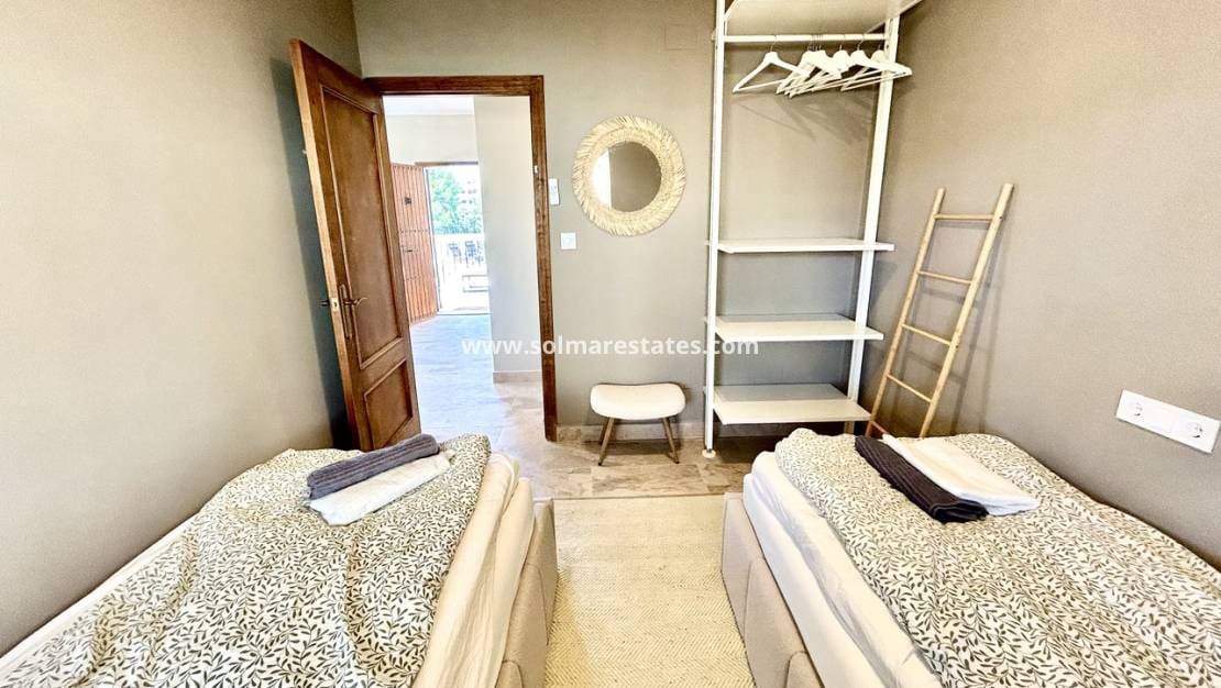 5 Zimmer Villa zu verkaufen in La Zenia mit Pool - 840.000 € (Ref: 9941263)