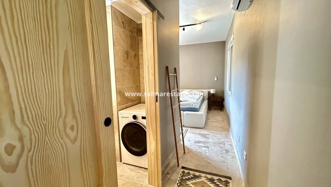 5 Zimmer Villa zu verkaufen in La Zenia mit Pool - 840.000 € (Ref: 9941263)