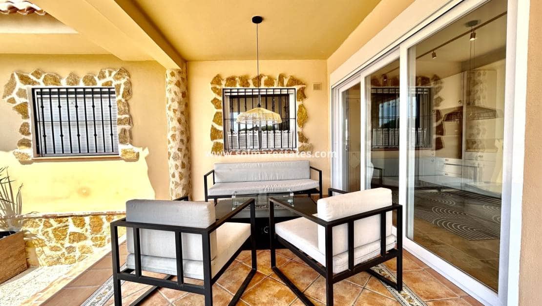 5 Zimmer Villa zu verkaufen in La Zenia mit Pool - 840.000 € (Ref: 9941263)