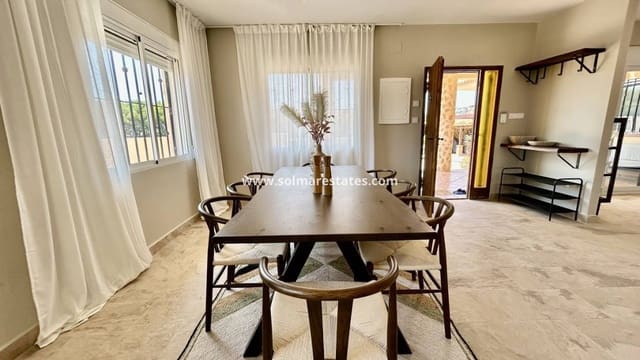 5 Zimmer Villa zu verkaufen in La Zenia, Orihuela mit Pool - 840.000 € (Ref: 9941263)