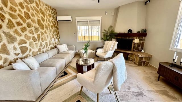 5 Zimmer Villa zu verkaufen in La Zenia, Orihuela mit Pool - 840.000 € (Ref: 9941263)