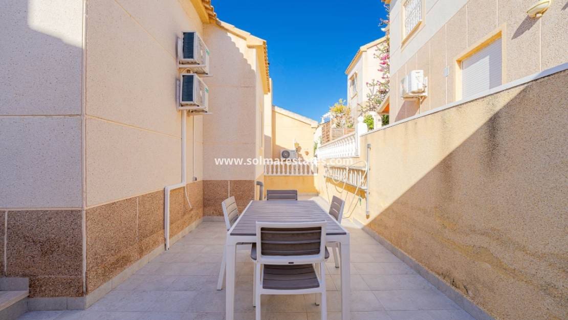 2 Zimmer Villa zu verkaufen in Los Altos mit Pool - 245.000 € (Ref: 9943233)
