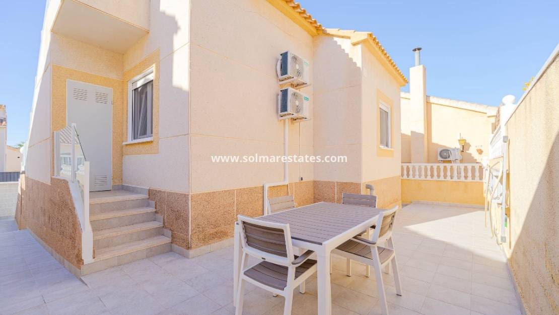 2 Zimmer Villa zu verkaufen in Los Altos mit Pool - 245.000 € (Ref: 9943233)