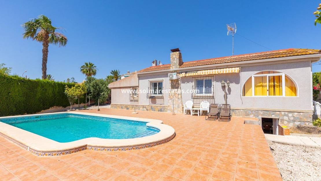 4 Zimmer Villa zu verkaufen in Dona Pepa mit Pool - 495.000 € (Ref: 9944667)