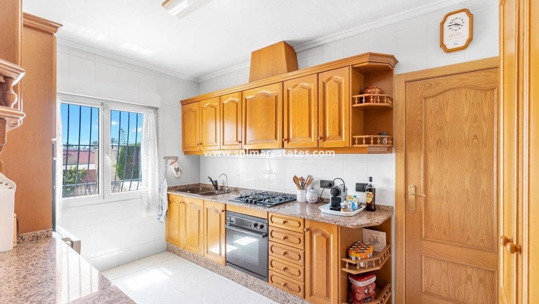 4 Zimmer Villa zu verkaufen in Dona Pepa mit Pool - 495.000 € (Ref: 9944667)