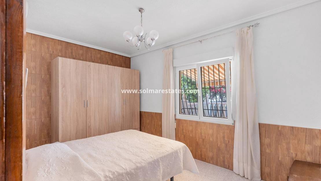 4 Zimmer Villa zu verkaufen in Dona Pepa mit Pool - 495.000 € (Ref: 9944667)
