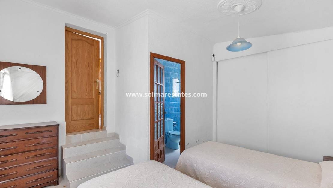 4 Zimmer Villa zu verkaufen in Dona Pepa mit Pool - 495.000 € (Ref: 9944667)