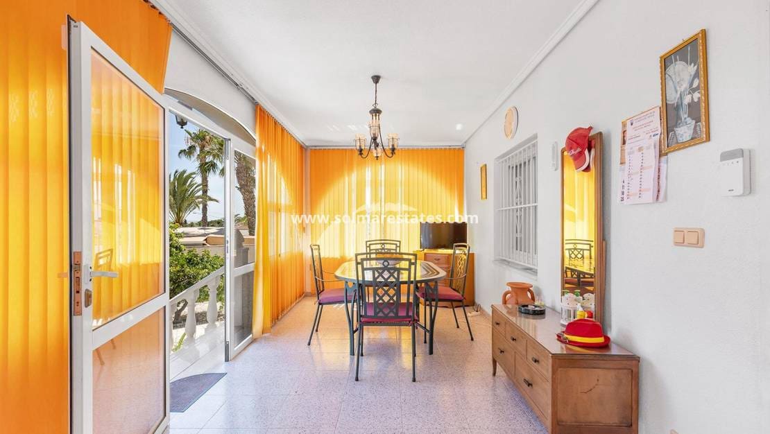4 Zimmer Villa zu verkaufen in Dona Pepa mit Pool - 495.000 € (Ref: 9944667)
