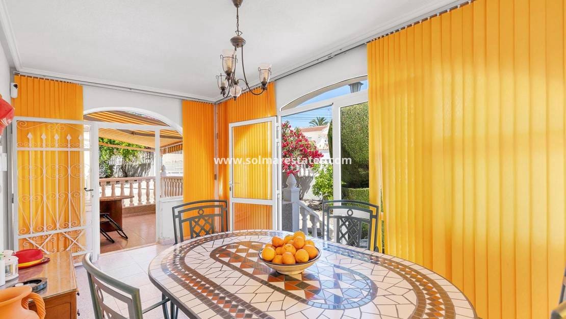 4 Zimmer Villa zu verkaufen in Dona Pepa mit Pool - 495.000 € (Ref: 9944667)