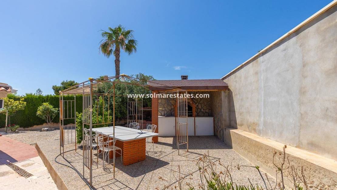 4 Zimmer Villa zu verkaufen in Dona Pepa mit Pool - 495.000 € (Ref: 9944667)