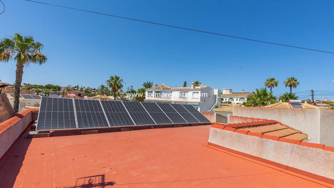 4 Zimmer Villa zu verkaufen in Dona Pepa mit Pool - 495.000 € (Ref: 9944667)