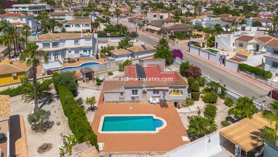 4 Zimmer Villa zu verkaufen in Dona Pepa mit Pool - 495.000 € (Ref: 9944667)