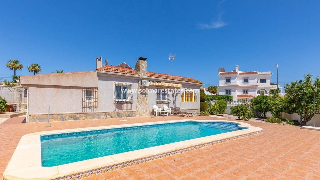 4 Zimmer Villa zu verkaufen in Dona Pepa mit Pool - 495.000 € (Ref: 9944667)