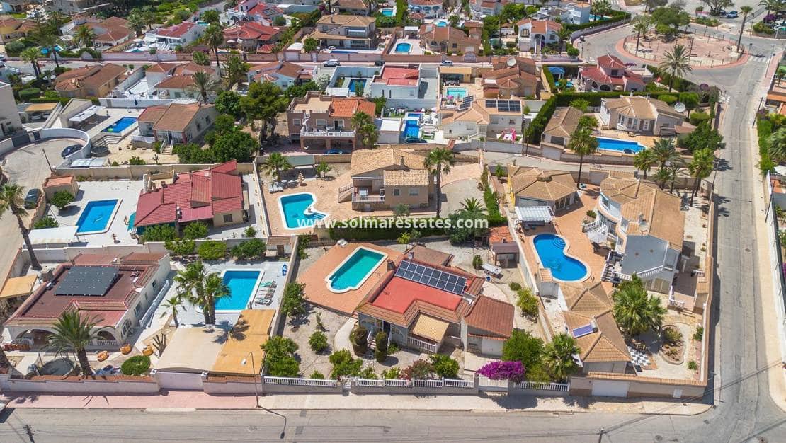4 Zimmer Villa zu verkaufen in Dona Pepa mit Pool - 495.000 € (Ref: 9944667)