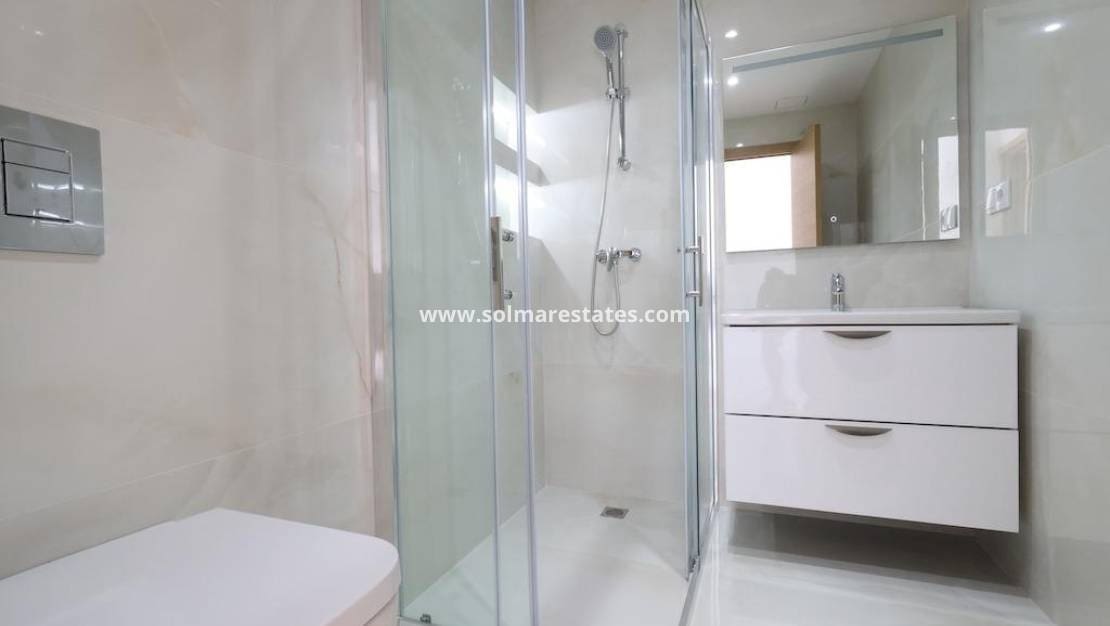 2 Zimmer Apartment zu verkaufen in Cabo Roig - 239.000 € (Ref: 9944840)