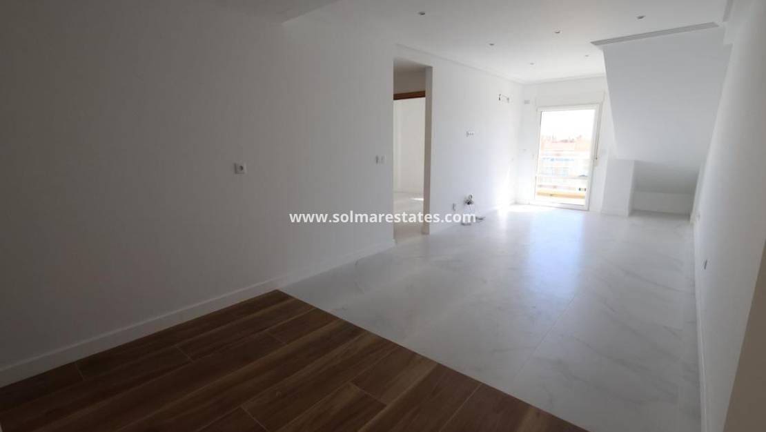 2 Zimmer Apartment zu verkaufen in Cabo Roig - 239.000 € (Ref: 9944840)