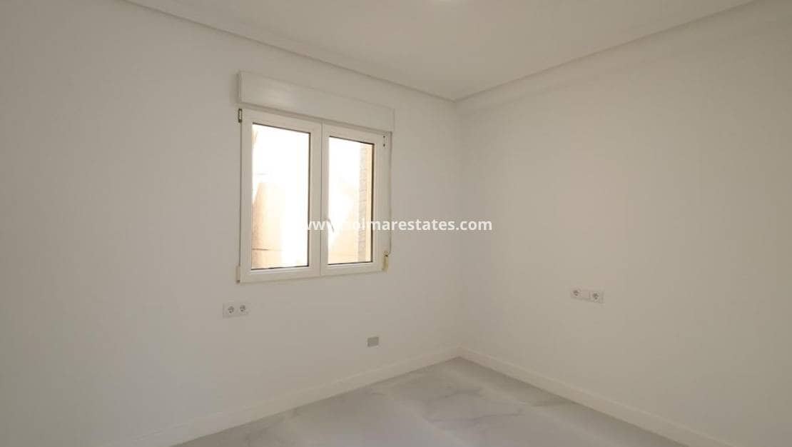 2 Zimmer Apartment zu verkaufen in Cabo Roig - 239.000 € (Ref: 9944840)