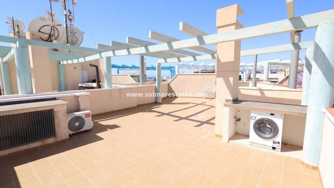 2 Zimmer Apartment zu verkaufen in Cabo Roig - 239.000 € (Ref: 9944840)