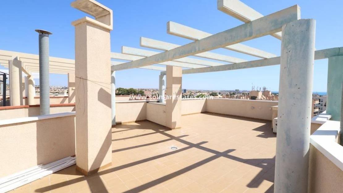 2 Zimmer Apartment zu verkaufen in Cabo Roig - 239.000 € (Ref: 9944840)
