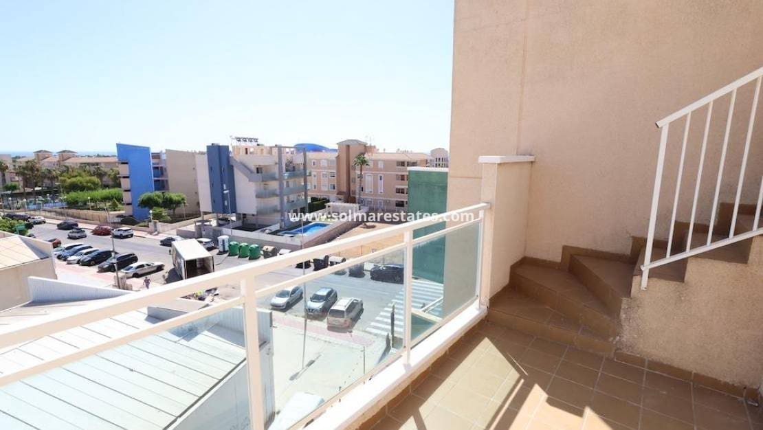 2 Zimmer Apartment zu verkaufen in Cabo Roig - 239.000 € (Ref: 9944840)