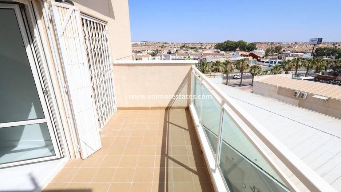 2 Zimmer Apartment zu verkaufen in Cabo Roig - 239.000 € (Ref: 9944840)