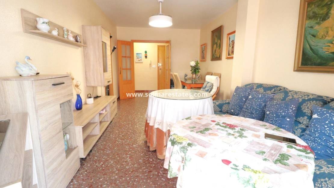 3 makuuhuone Huoneisto myytävänä paikassa Torrevieja - 150 000 € (Ref: 9946004)