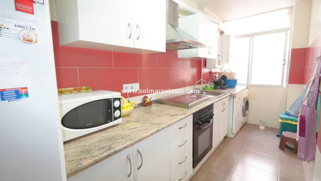 3 makuuhuone Huoneisto myytävänä paikassa Torrevieja - 150 000 € (Ref: 9946004)