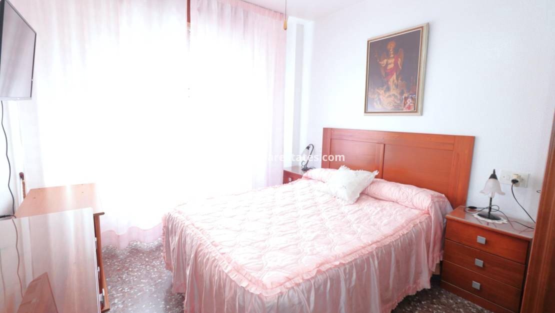 3 makuuhuone Huoneisto myytävänä paikassa Torrevieja - 150 000 € (Ref: 9946004)
