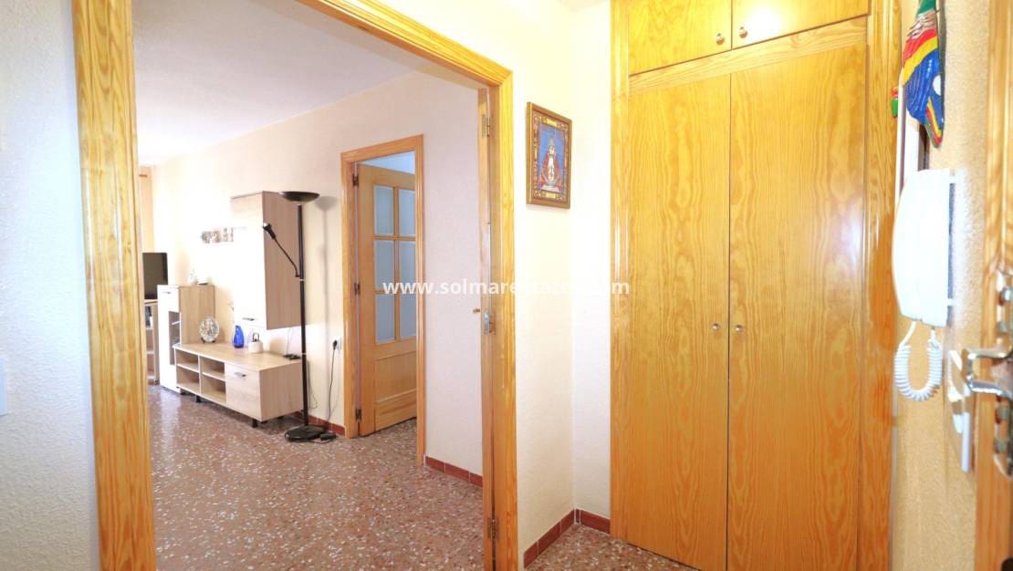 3 makuuhuone Huoneisto myytävänä paikassa Torrevieja - 150 000 € (Ref: 9946004)