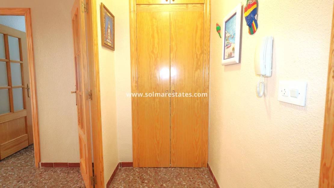 3 makuuhuone Huoneisto myytävänä paikassa Torrevieja - 150 000 € (Ref: 9946004)