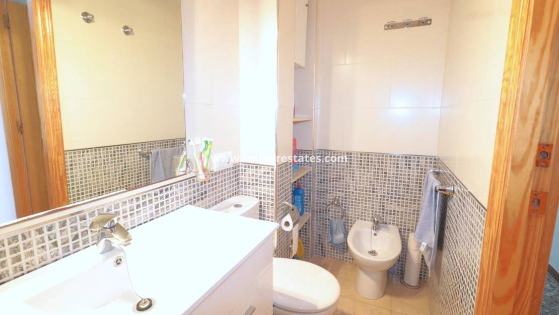 3 makuuhuone Huoneisto myytävänä paikassa Torrevieja - 150 000 € (Ref: 9946004)