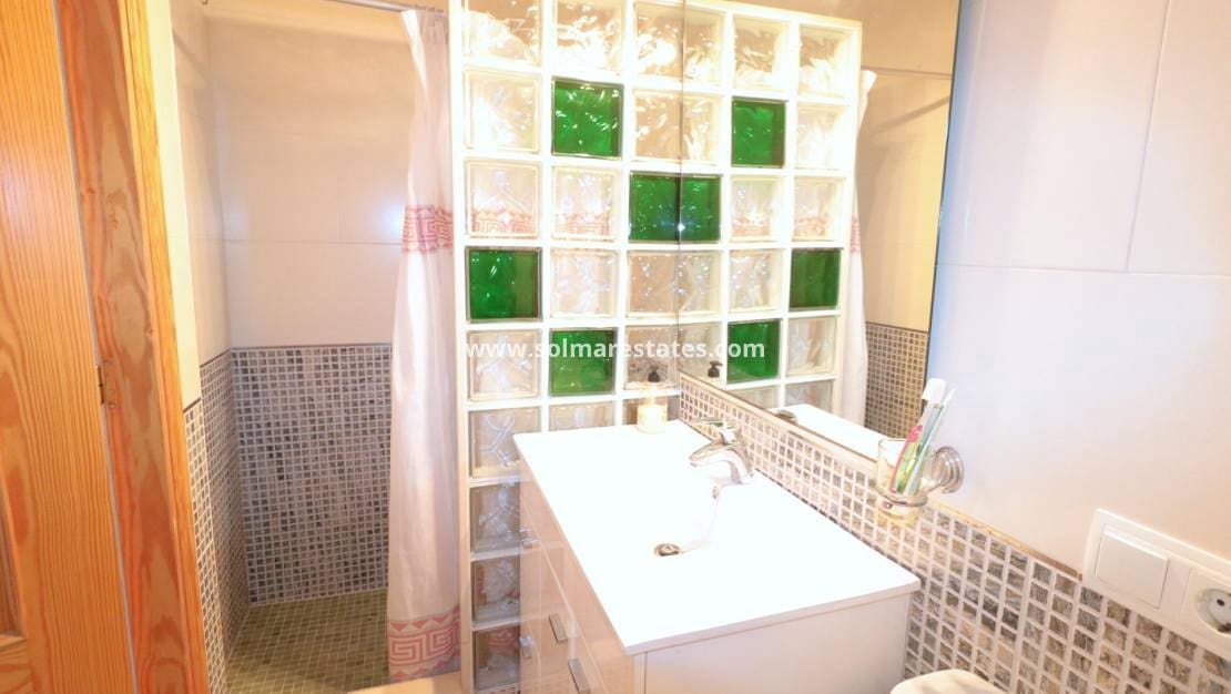 3 makuuhuone Huoneisto myytävänä paikassa Torrevieja - 150 000 € (Ref: 9946004)