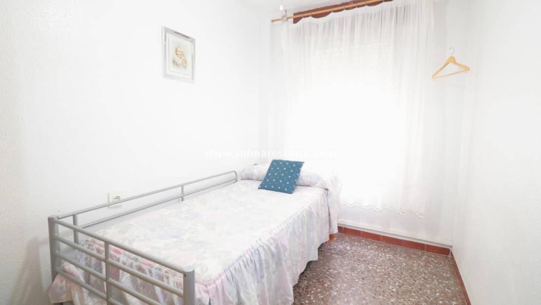 3 makuuhuone Huoneisto myytävänä paikassa Torrevieja - 150 000 € (Ref: 9946004)