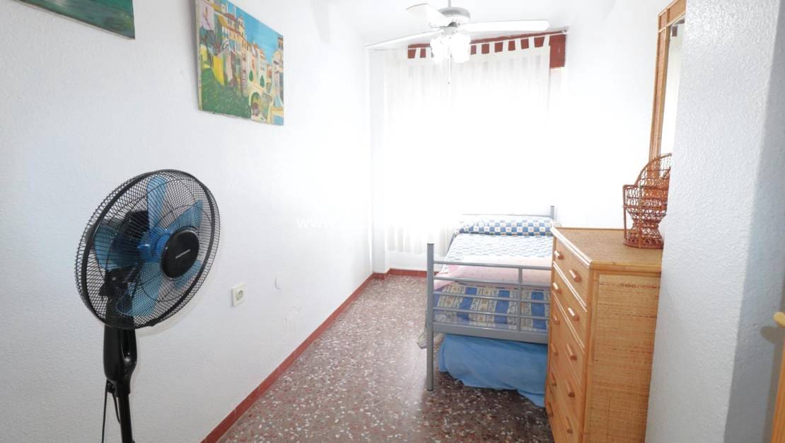 3 makuuhuone Huoneisto myytävänä paikassa Torrevieja - 150 000 € (Ref: 9946004)