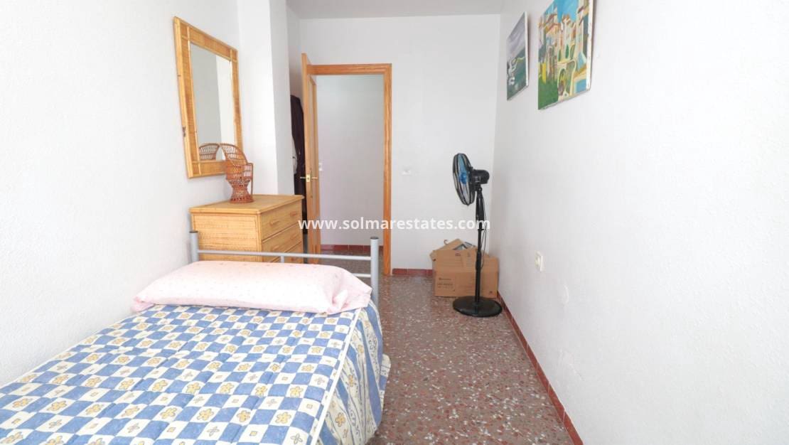 3 makuuhuone Huoneisto myytävänä paikassa Torrevieja - 150 000 € (Ref: 9946004)