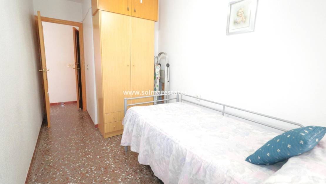 3 makuuhuone Huoneisto myytävänä paikassa Torrevieja - 150 000 € (Ref: 9946004)