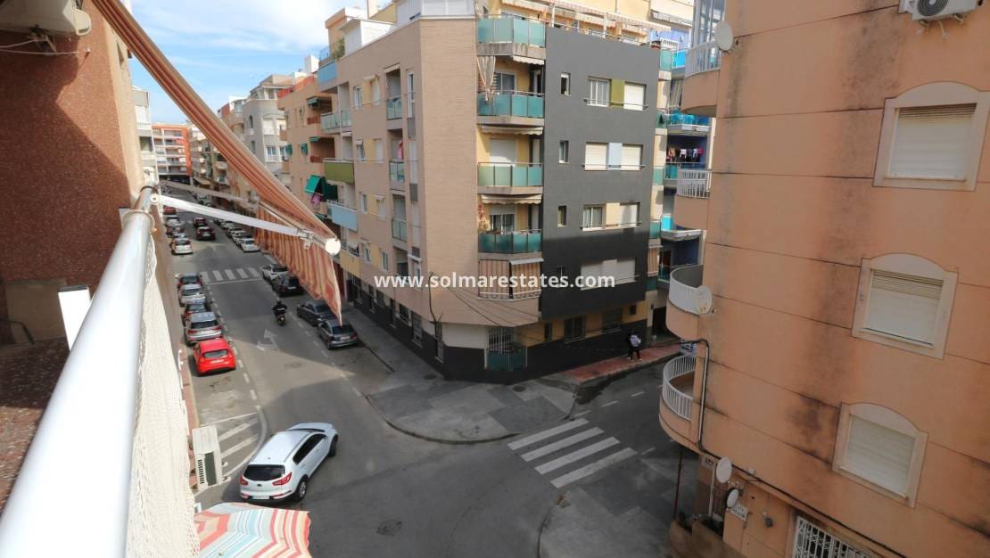 3 makuuhuone Huoneisto myytävänä paikassa Torrevieja - 150 000 € (Ref: 9946004)