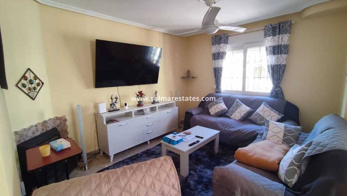 3 soverom Kjedet enebolig til salgs i Playa Flamenca med svømmebasseng - € 295 000 (Ref: 9946005)