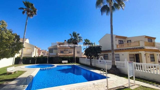 3 soverom Kjedet enebolig til salgs i Playa Flamenca, Orihuela med svømmebasseng - € 295 000 (Ref: 9946005)