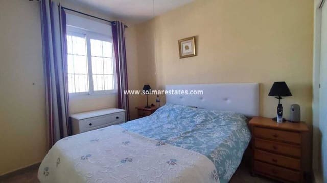 3 soverom Kjedet enebolig til salgs i Playa Flamenca, Orihuela med svømmebasseng - € 295 000 (Ref: 9946005)