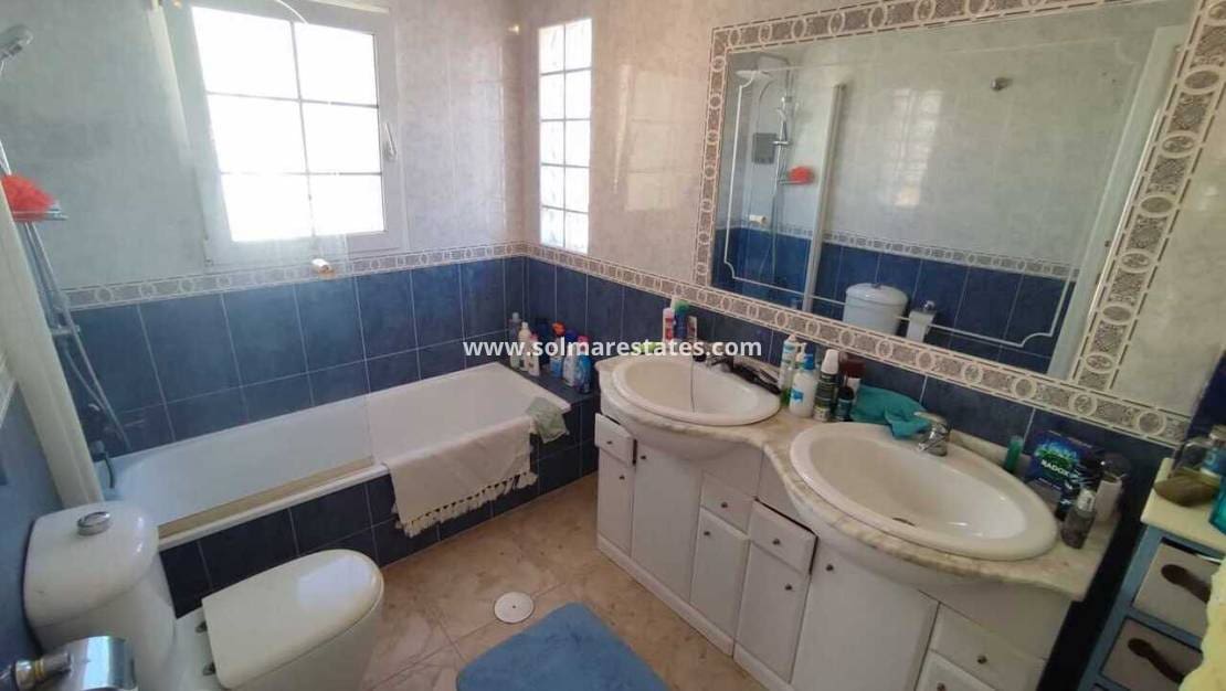 3 soverom Kjedet enebolig til salgs i Playa Flamenca med svømmebasseng - € 295 000 (Ref: 9946005)