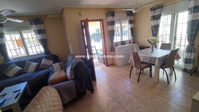 3 soverom Kjedet enebolig til salgs i Playa Flamenca, Orihuela med svømmebasseng - € 295 000 (Ref: 9946005)