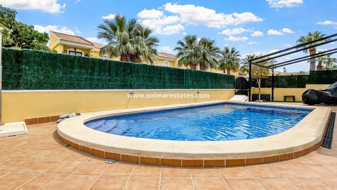 3 soverom Villa til salgs i Villamartin med svømmebasseng - € 435 900 (Ref: 9946007)