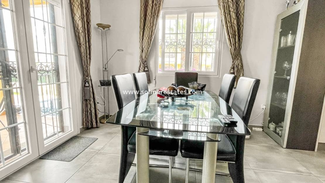 3 soverom Villa til salgs i Villamartin med svømmebasseng - € 435 900 (Ref: 9946007)