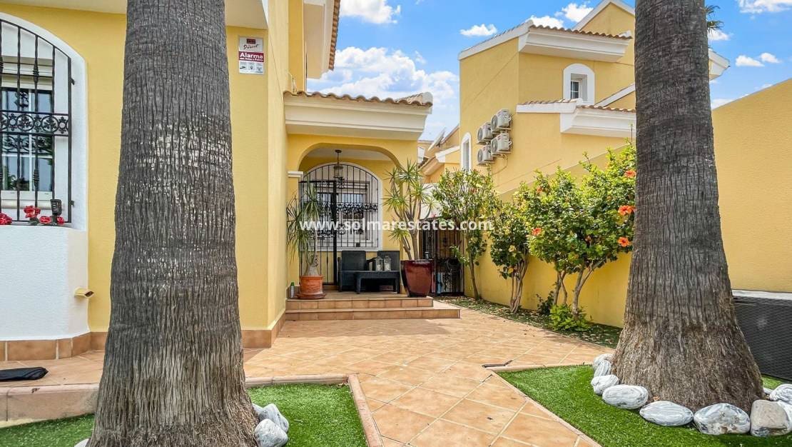 3 soverom Villa til salgs i Villamartin med svømmebasseng - € 435 900 (Ref: 9946007)