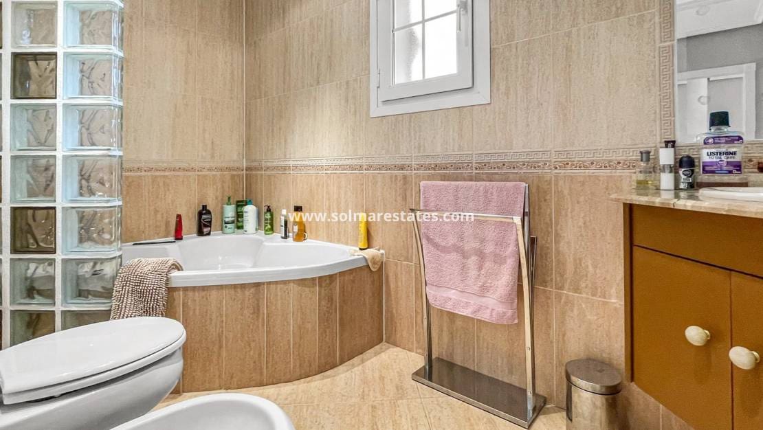 3 soverom Villa til salgs i Villamartin med svømmebasseng - € 435 900 (Ref: 9946007)